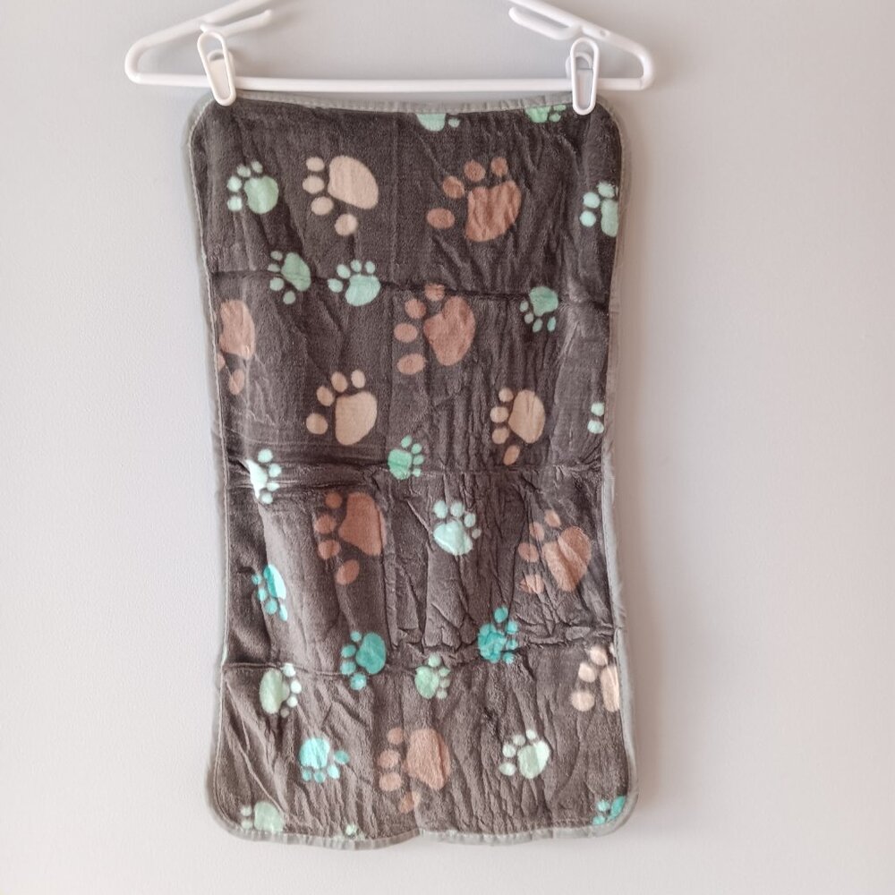 New Dono Dog Blanket Soft Fluffy Fleece Paw Print Grey Pink Blue 15" x 23"